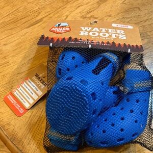 Arcadia Trail Water Boots Xtra Large Vibrant Blue Croc like Boots